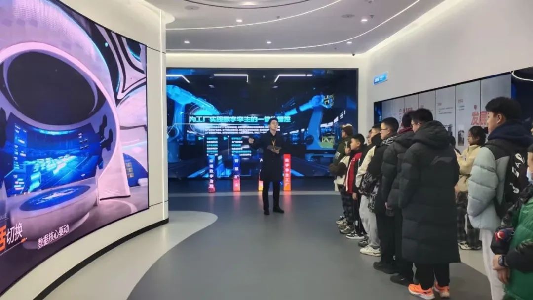 践行公益 彰显担当！！！！尊龙时凯数字联合爱心组织举办数字科普体验活动